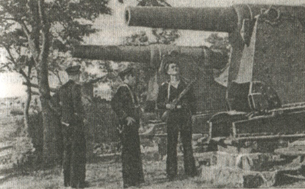 Советские моряки в музее войны 1904-1905 гг. в Порт-Артуре