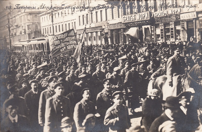 Похороны автомобильного солдата, убитого 28 апреля 1917 г. на Невском проспекте