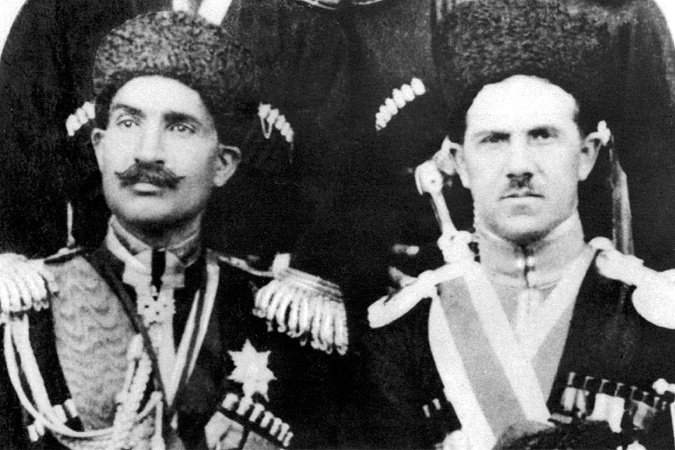 1910-е гг., слева Реза-хан