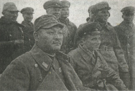 Совместная фотография советско-монгольской и японской делегаций на переговорах по прекращению огня (сентябрь 1939 г.)
