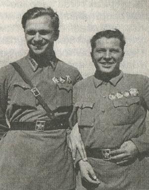 Григорий Кравченко (справа) год спустя на Халхин-Голе