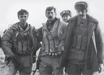 Спецназовцы, захватившие первый Стингер. В центре старший лейтенант Владимир Ковтун