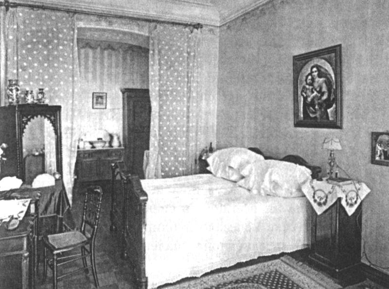 Спальня в барской квартире. Фото 1915 г.