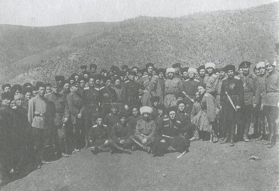 Генерал Врангель среди казаков 8-й сотни 1-го сводного Кубанского полка, 1922 г.