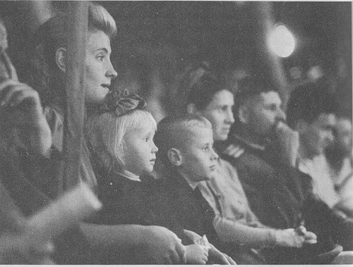 Киев 1947. Зрители в цирке