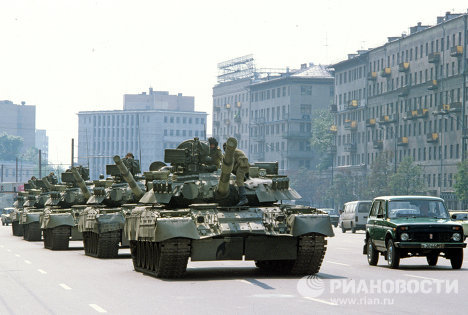 Танки на улицах Москвы. 19 августа 1991 года