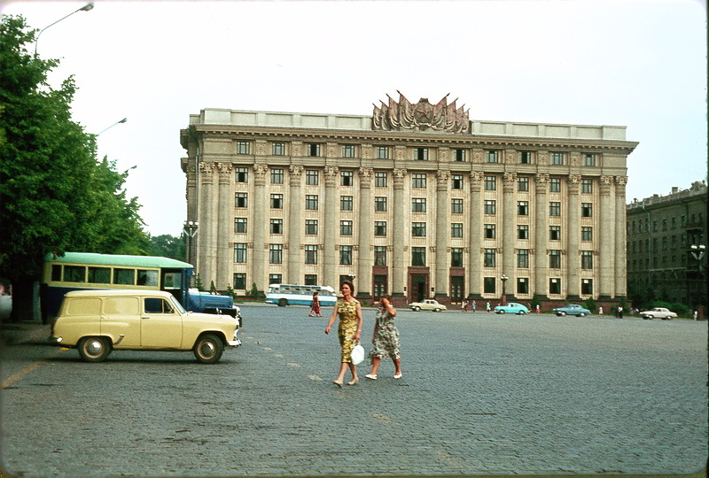 Площадь Дзержинского. Обком КПСС, ныне обладминистрация: