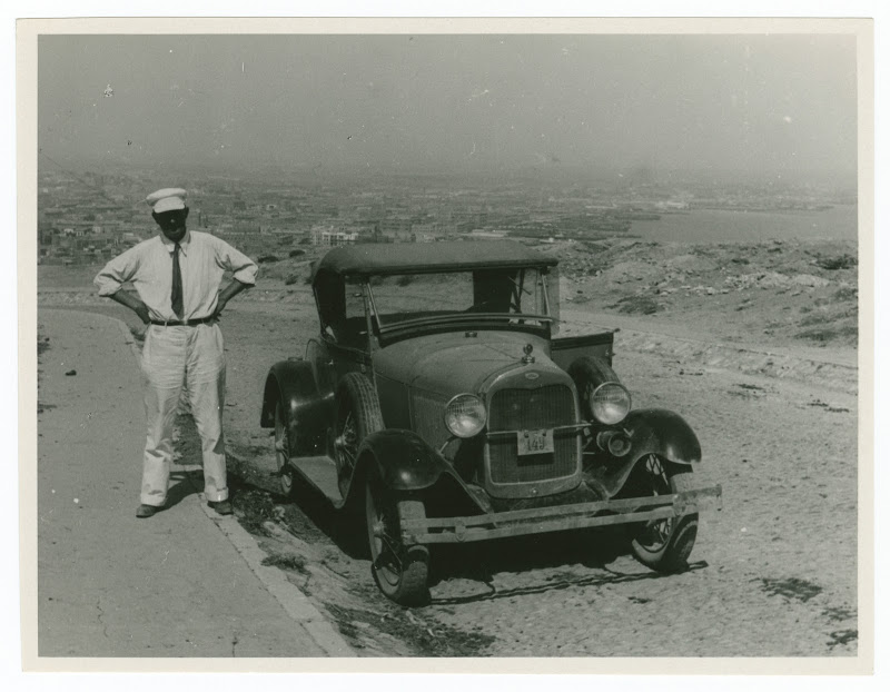Мужчина (с 8-й фото) с автомобилем Форд А