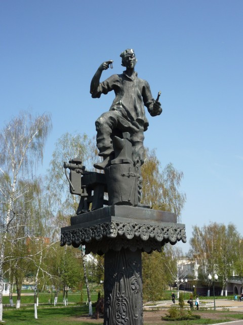 Орёл. Памятник Левше