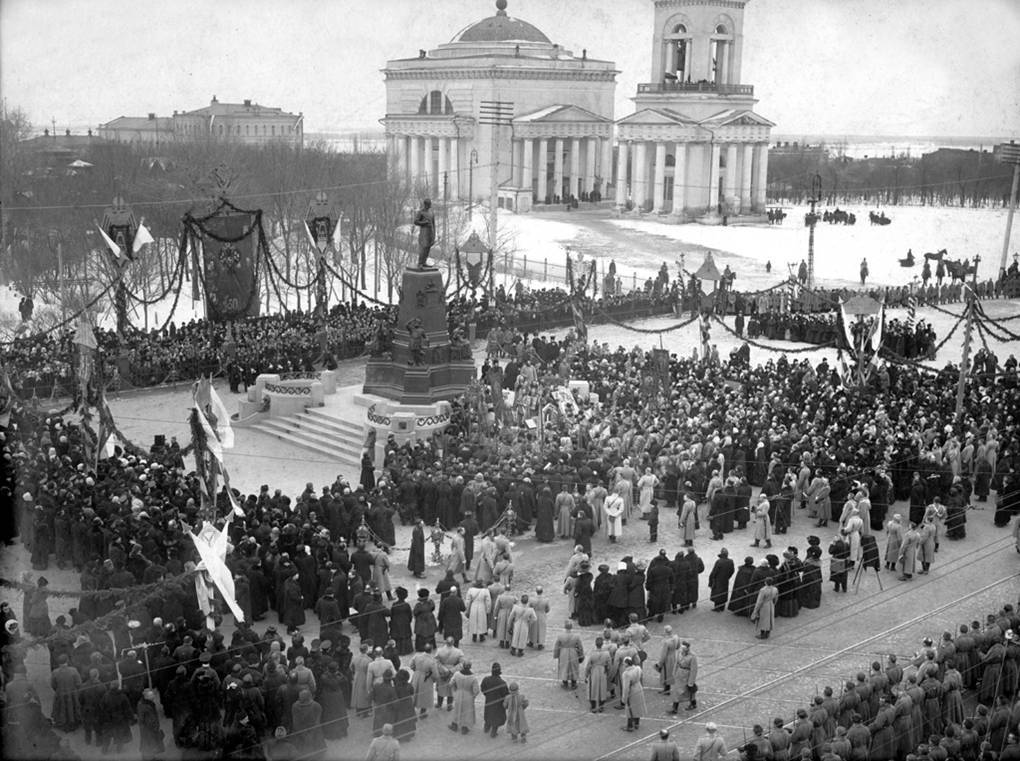 Открытие памятника Александру II на Соборной площади. 1911