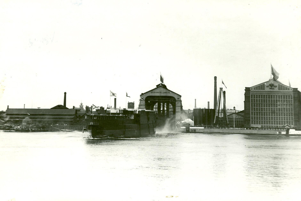 02. Вид на завод со стороны Невы. 1903