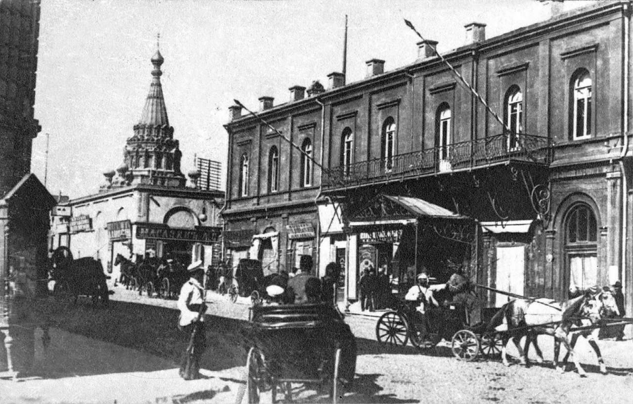 Угол Николаевской ул. и Великокняжеского пр-та. Гостиница Метрополь. 1905