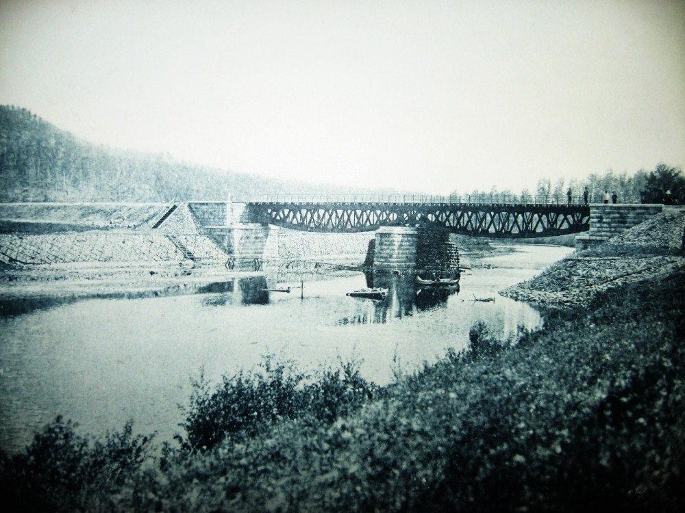 15. Мост через р. Унгурку на 176 версте.
