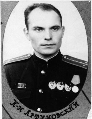 Командир экипажа гвардии, капитан Петр Летуновкий.