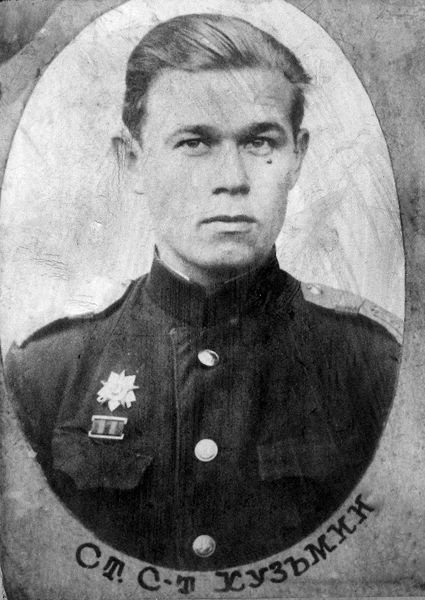 Стрелок-радист гвардии старший сержант Алексей Кузьмин