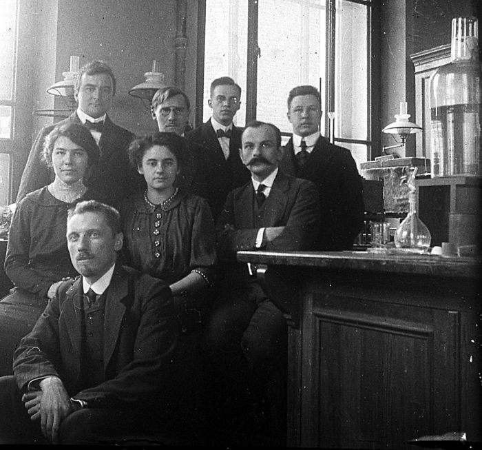 Н.А. Шилов с сотрудниками своей лаборатории